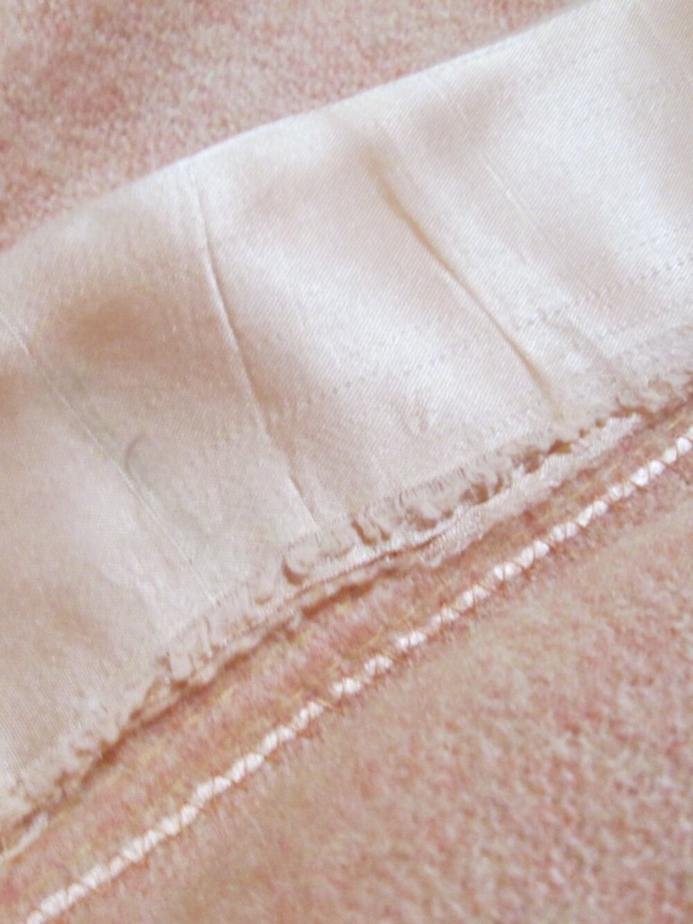 Vtg Kenwood pure wool blanket dusty rose 84 x 92 silk trim end - Picture 4 of 8